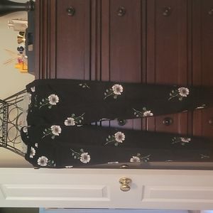 Sloan black pants / White flowers